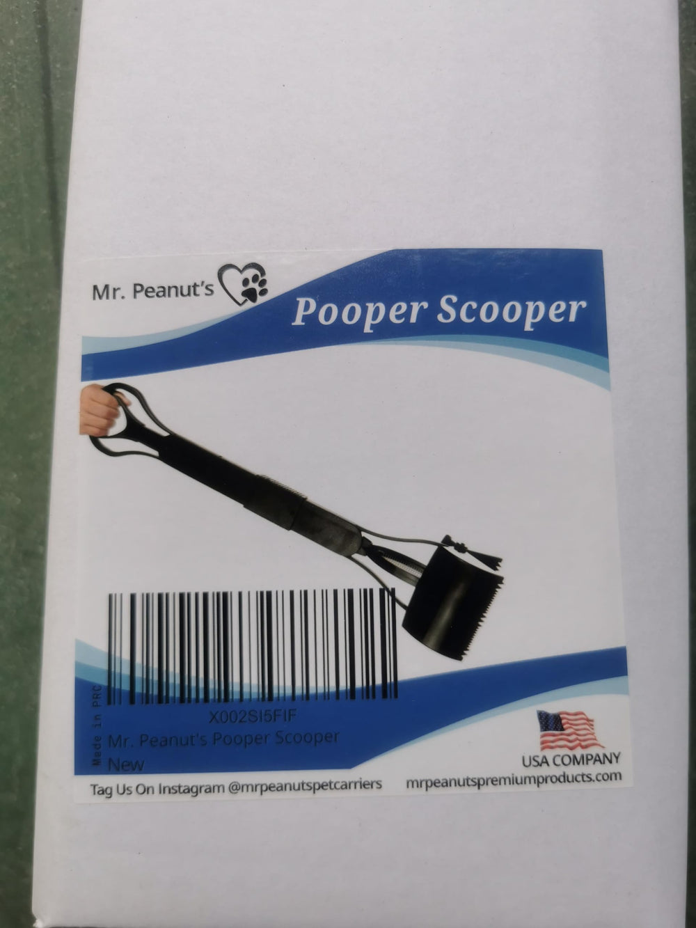 Mr. Peanut's scooper works on grass, gravel, cement, and snow for versatile use.