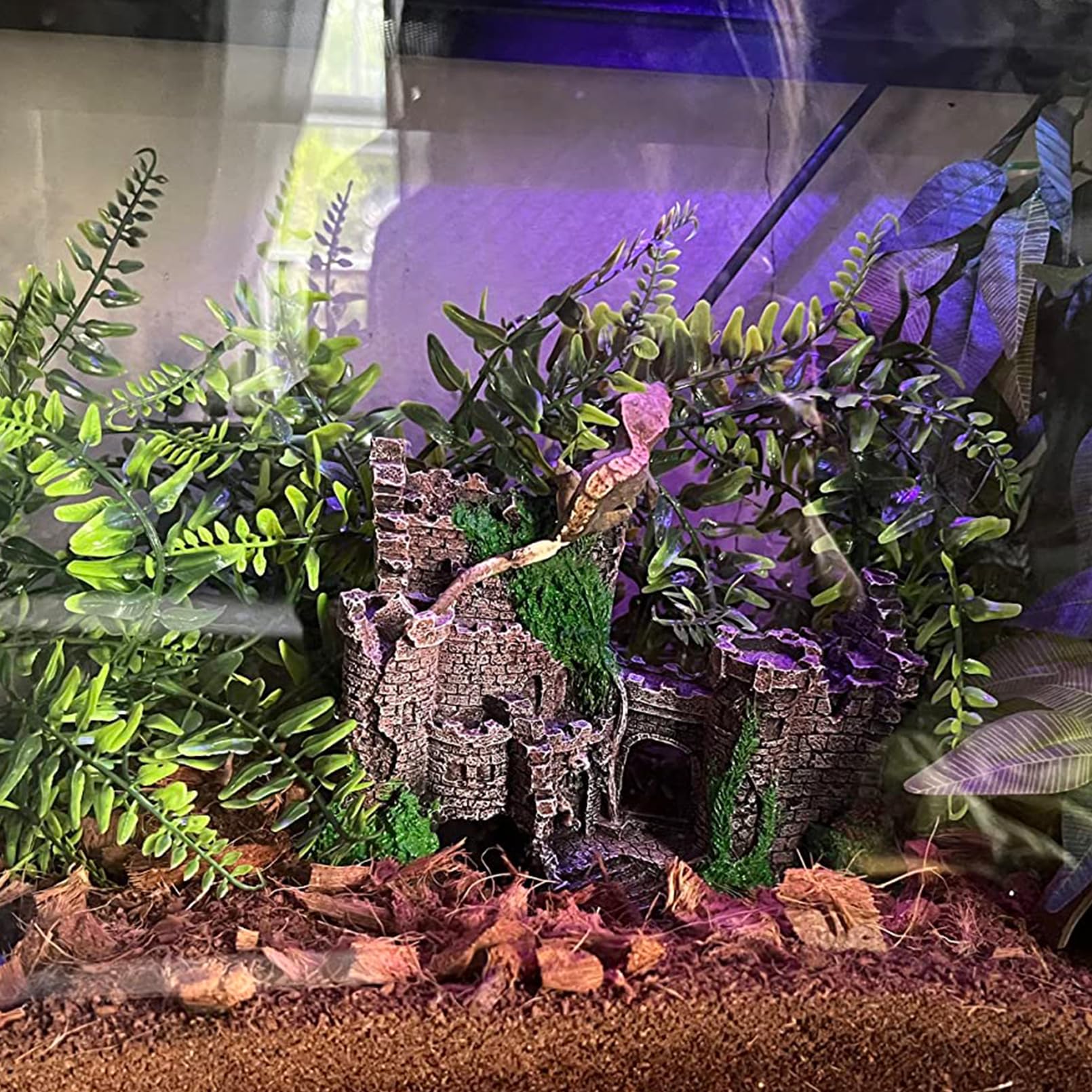 MUYG classic castle habitat decor doubles as a display piece and hideout.