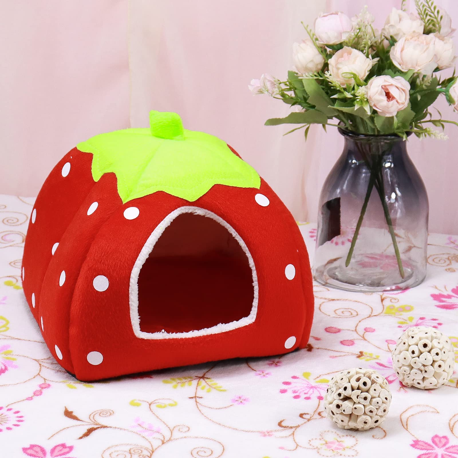 Mygeromon Guinea Pig Bed Strawberry Style roof with removable mat—flexible lounging options.