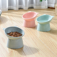 NABOKIO tilted cat food bowl blue – raised height supports a comfortable eating posture.