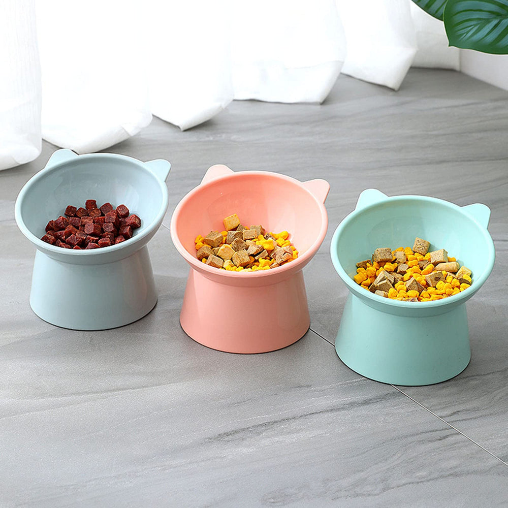 NABOKIO tilted cat food bowl blue – smooth edges protect curious cats during meals.