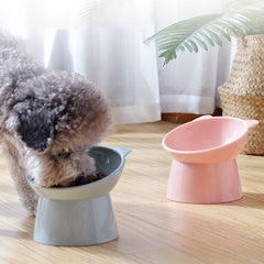 NABOKIO tilted cat food bowl blue – whisker-friendly bowl reduces whisker contact during meals.
