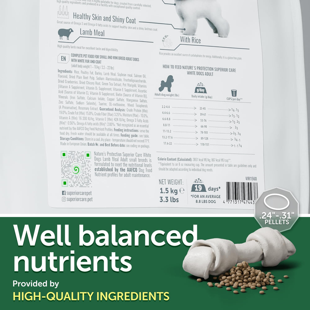 Nature's Protection tear-stain friendly formula close-up shows balanced nutrients for eyes and face.