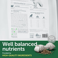 Nature's Protection tear-stain friendly formula close-up shows balanced nutrients for eyes and face.