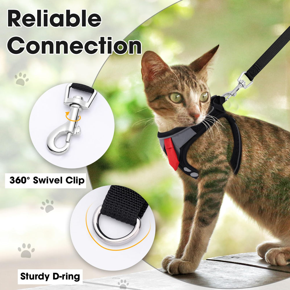 NCMAMA leash clip simplifies control during strolls.