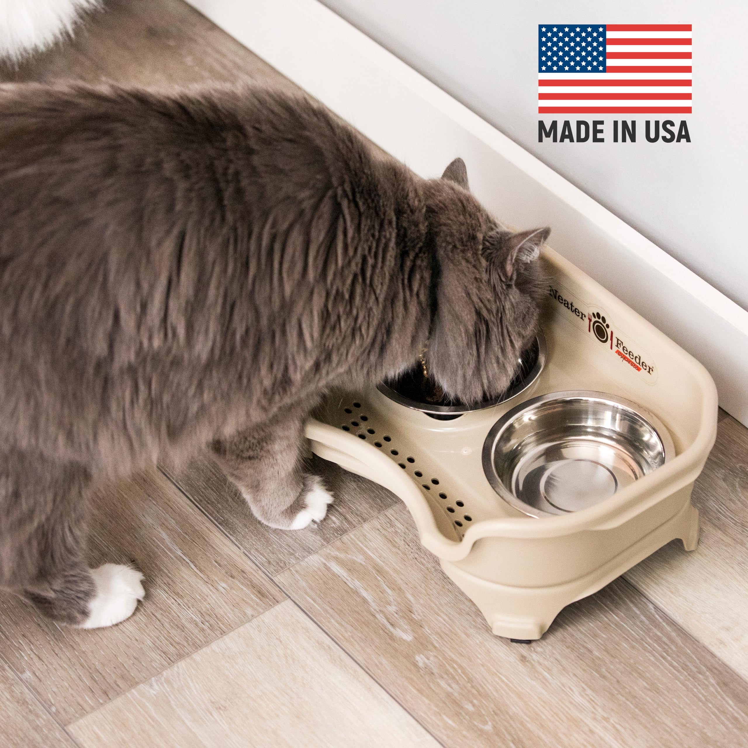 Neater Feeder Express spill-proof bowls prevent food and water spills.