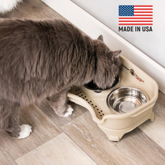 Neater Feeder Express spill-proof bowls prevent food and water spills.