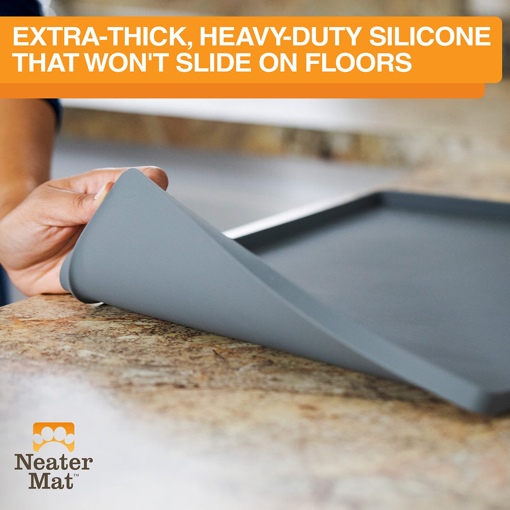Neater Mat anti-slip bottom prevents bowls from sliding.