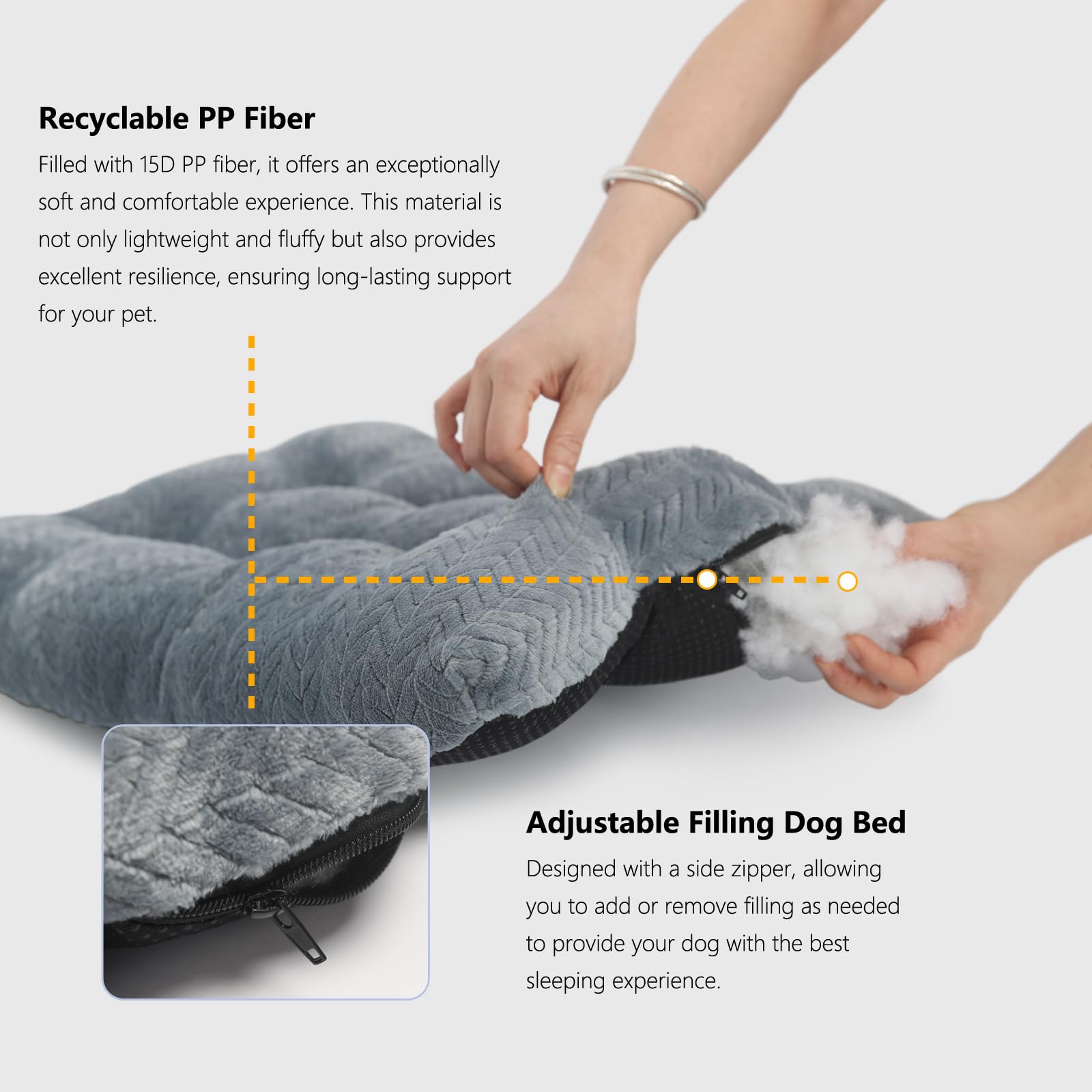 Necesitar anti-slip crate pad close-up highlights grip underside for stable resting.