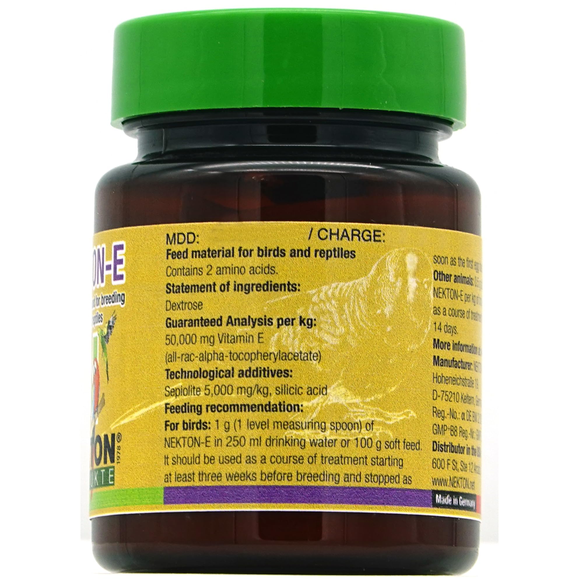 Nekton-E dosing spoon with bird care setup, easy pre-breeding administration.