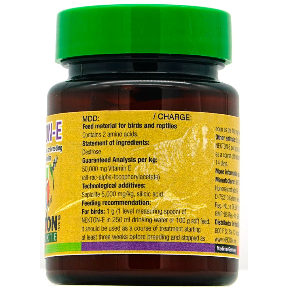 Nekton-E dosing spoon with bird care setup, easy pre-breeding administration.