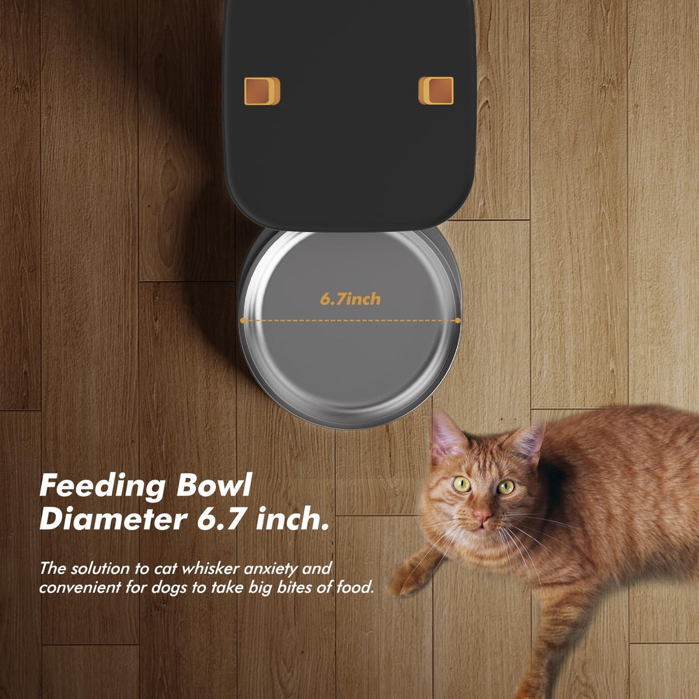 Nityers base with non-slip pads reduces tipping during feeding sessions.