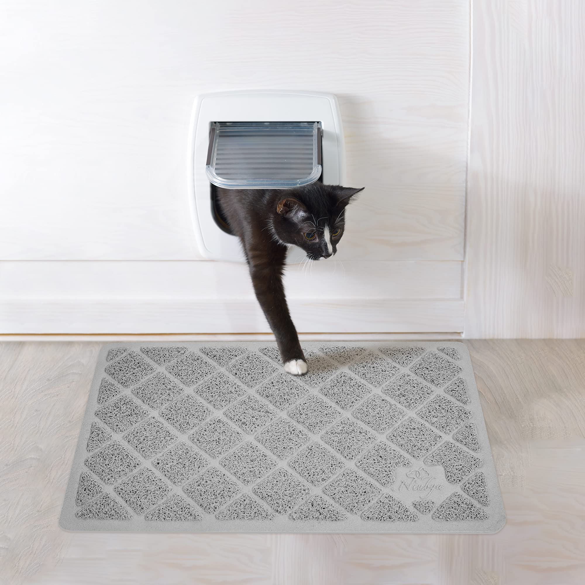 Niubya Premium Cat Litter Mat traps litter before it escapes the box
