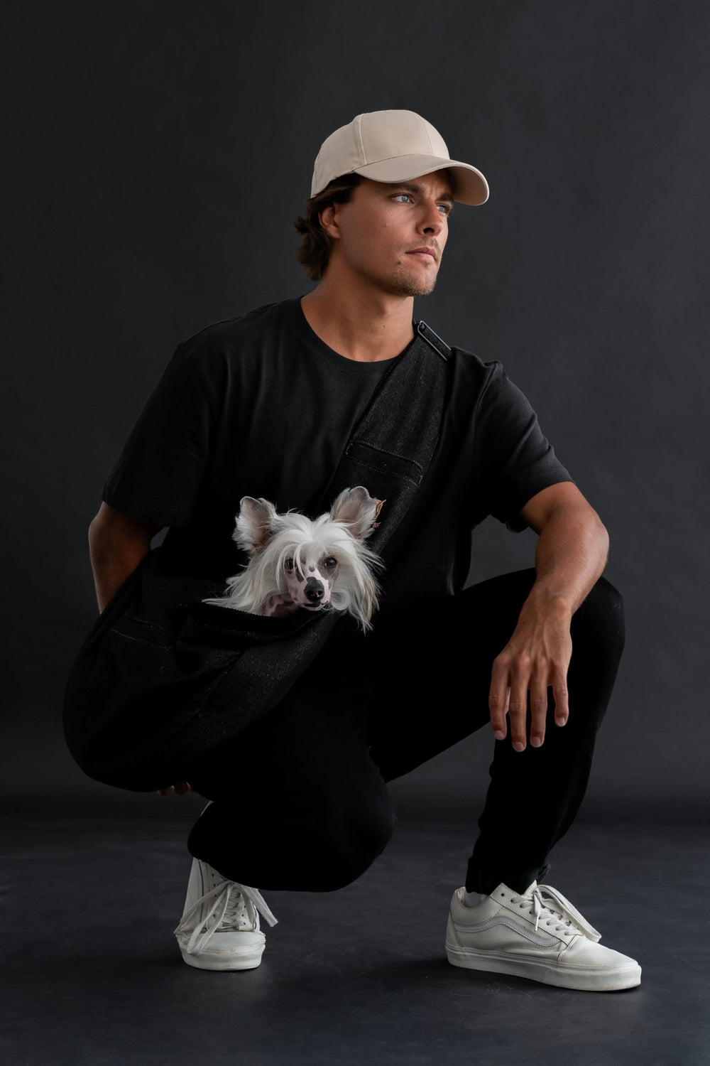 Noah & Paw dog sling padded shoulder strap enhances comfort on longer strolls.