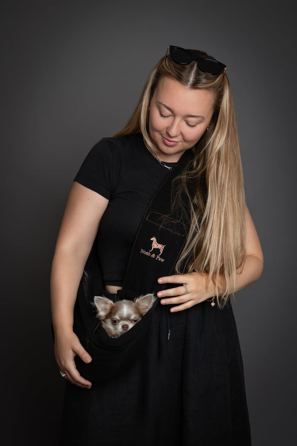 Noah & Paw dog sling safety belt clip highlights triple-layer security for peace of mind.