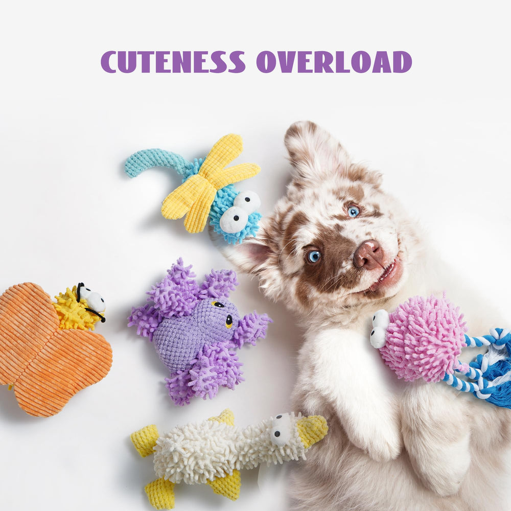 Nocciola Jellyfish squeaker detail showing engaging play