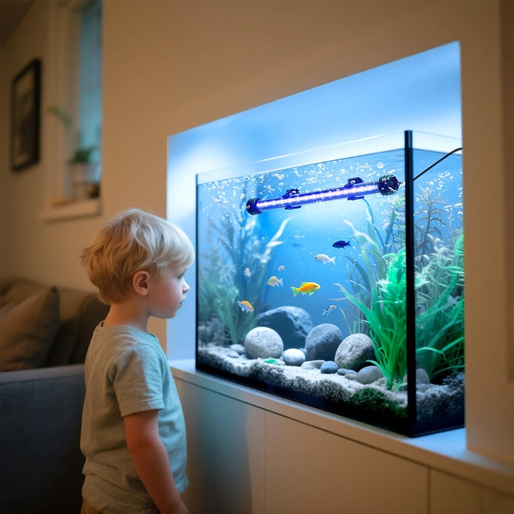 Novique submersible light with strong suction cups securely mounts to the aquarium glass.
