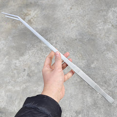 OAIDVEUY curved-tip feeding tongs for precise terrarium handling.