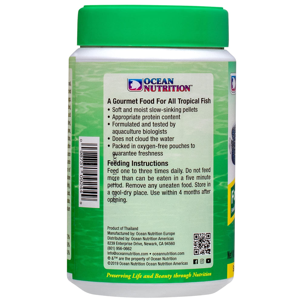Ocean Nutrition Formula Two slow-sinking pellets shown in action for reduced waste and steady feeding.