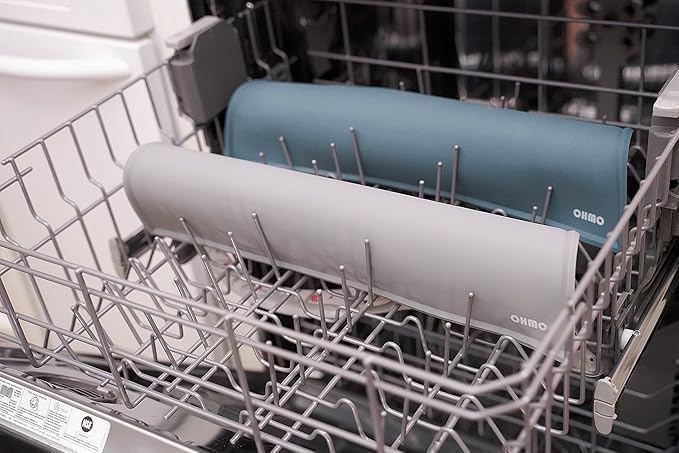 OHMO-silicone-feeding-mat-easy-clean: flexible material dries fast.