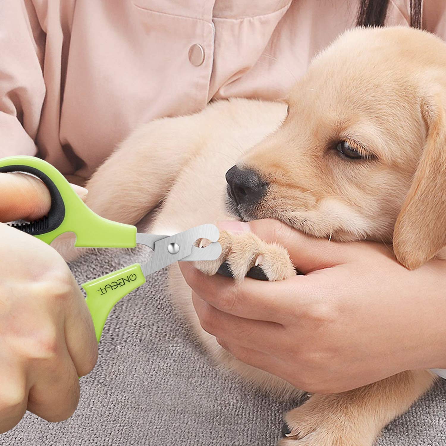 OneCut ambidextrous handle design for left or right handed users