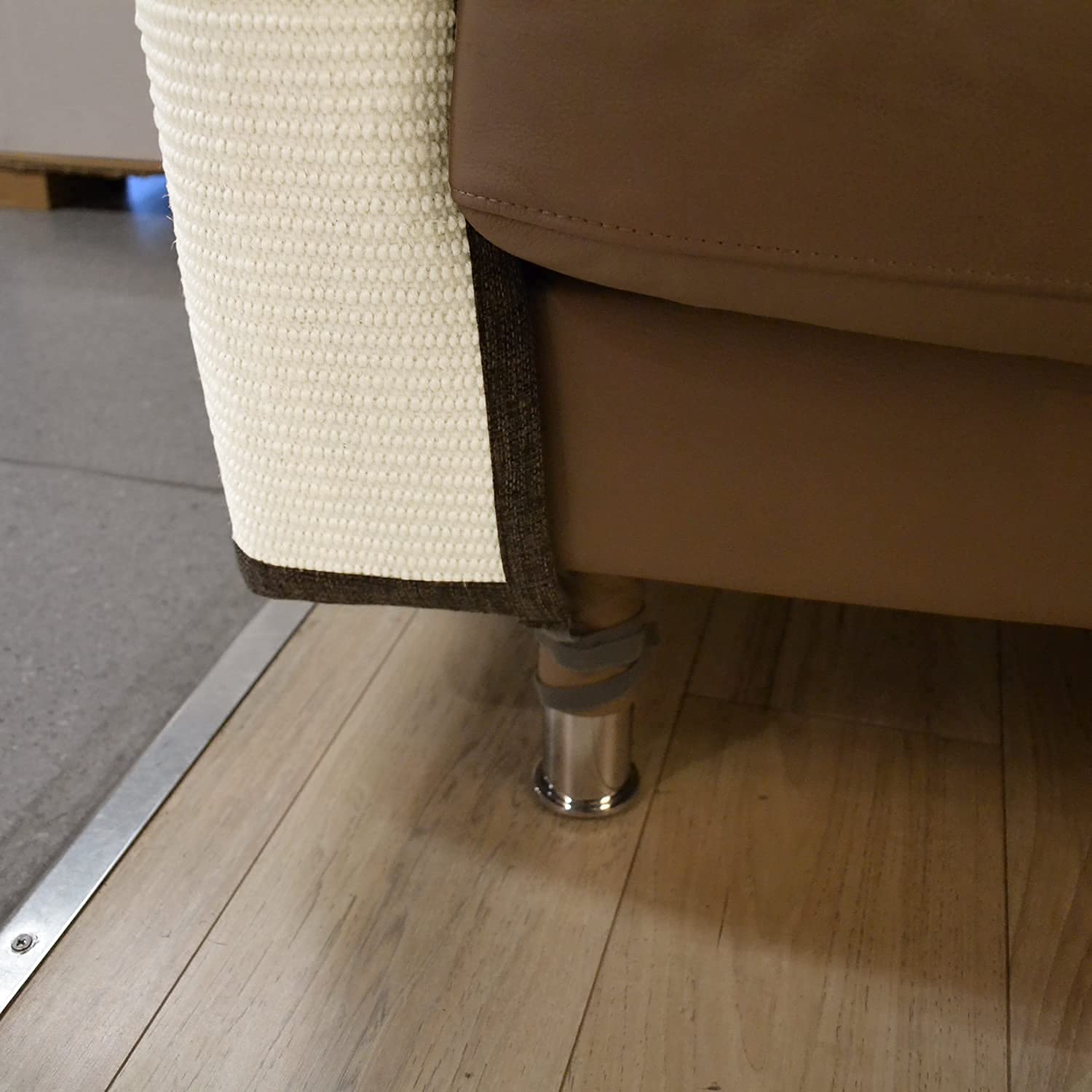 Oroonoko easy installation on sofa demonstrates hassle-free setup