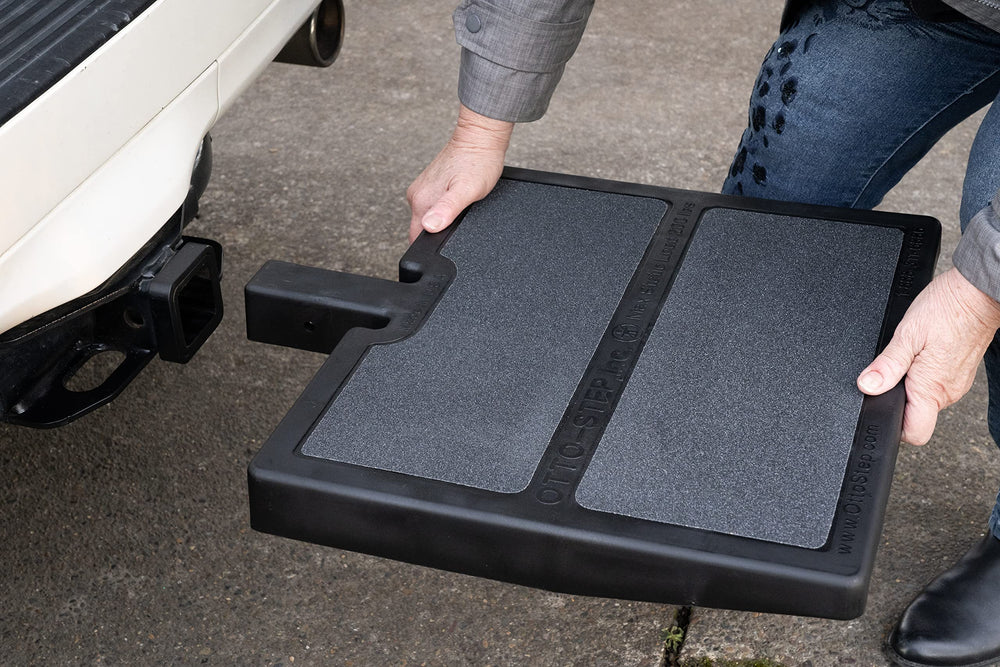 Otto Step helps dogs enter cars safely during trips