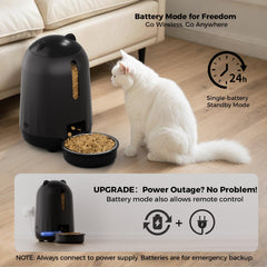 PAPIFEED moisture-sealed bin preserves kibble freshness.