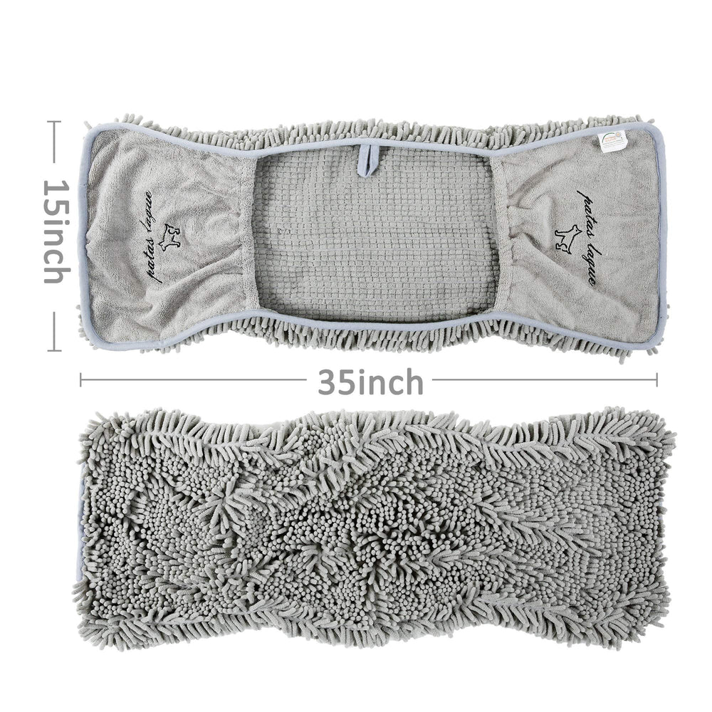 Patas Lague towel demonstrates high absorbency soaking up water and mud quickly