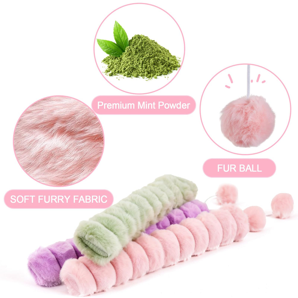 PATTEPOINT pillows with organic mint filling provide a light herbal aroma for interest.