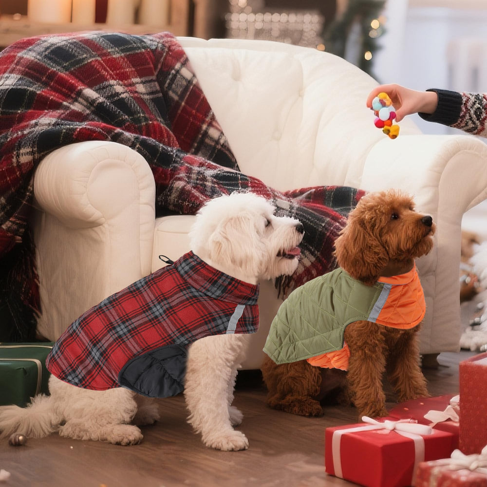 PawSailor plaid-lined interior adds warmth and cozy comfort