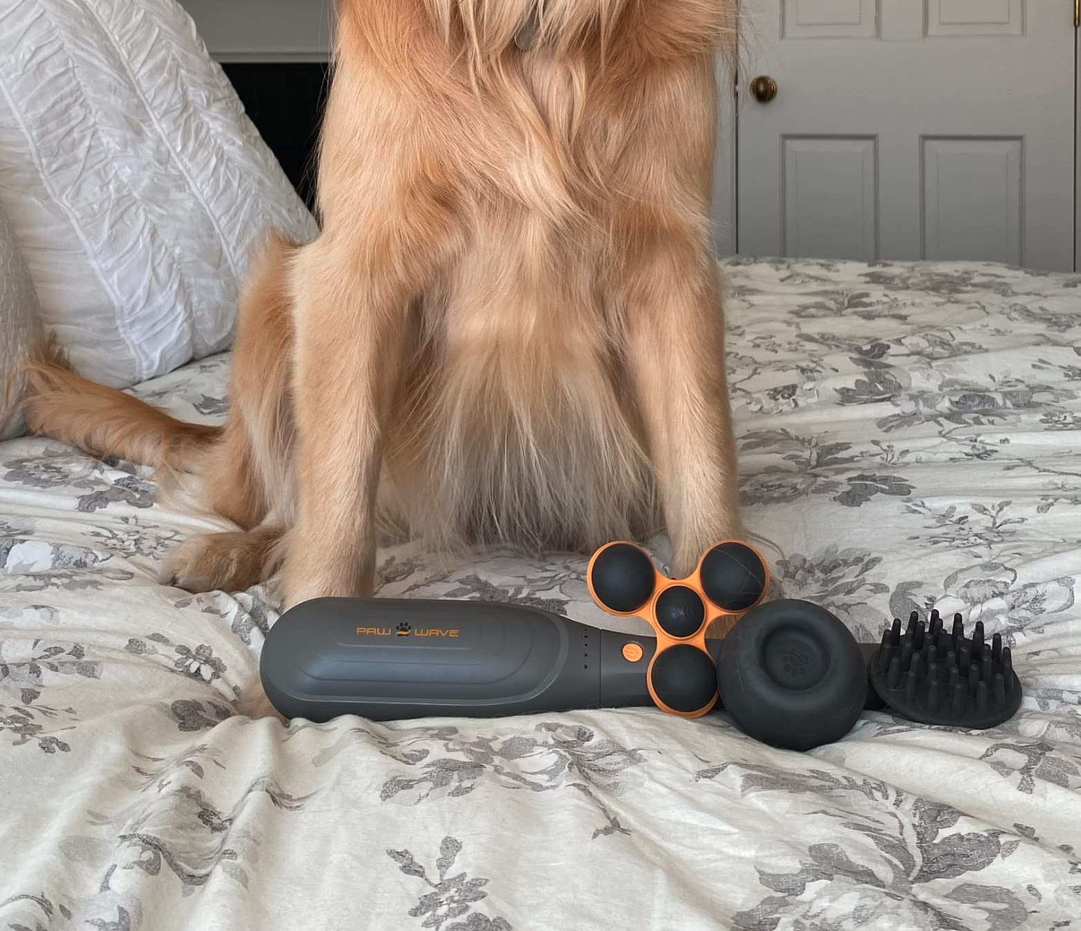 PAW WAVE PERK massager in action during gentle recovery routine