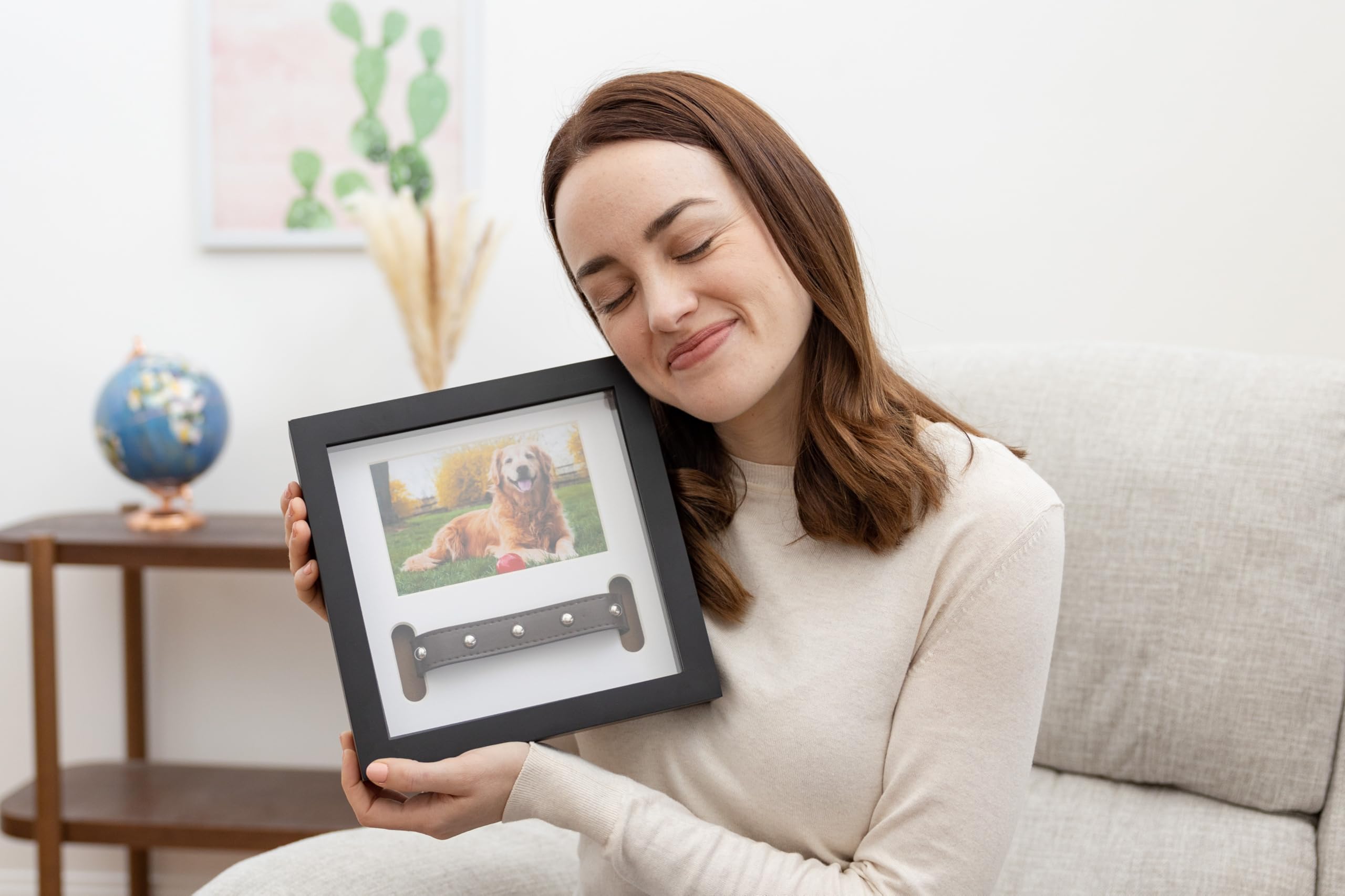 PAWCEPTIVE memory frame with soft mat inserts for collar display