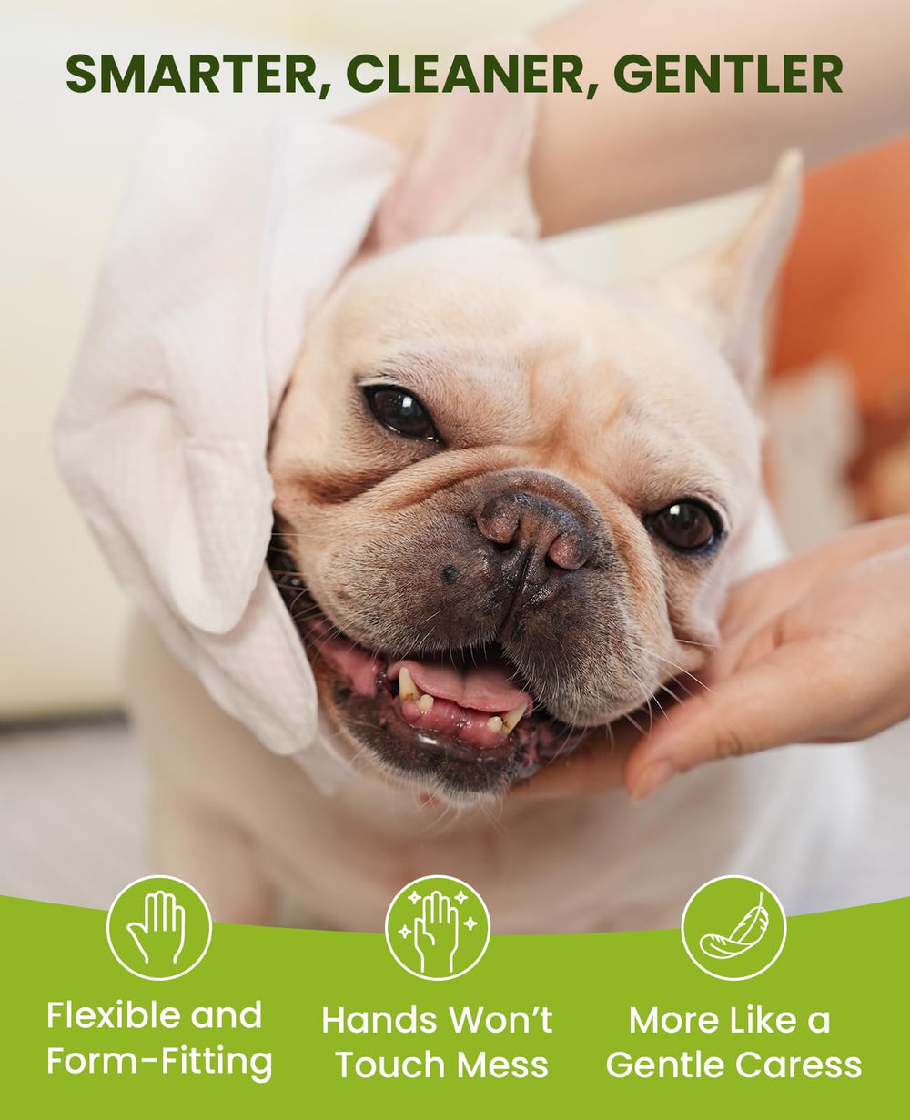 PawSono deodorizing wipes leave a light coconut scent after use.