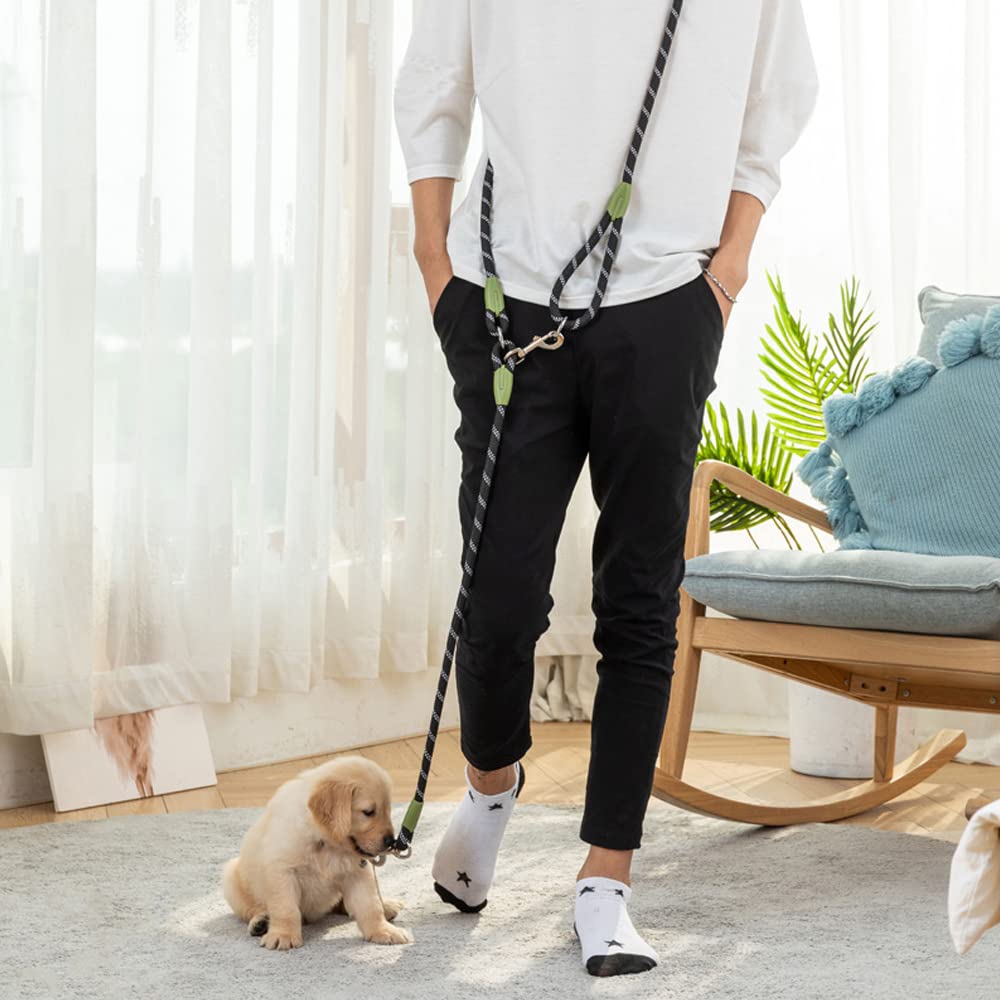 Pawstrip nylon leash material offers durability while smooth surface reduces hand fatigue.