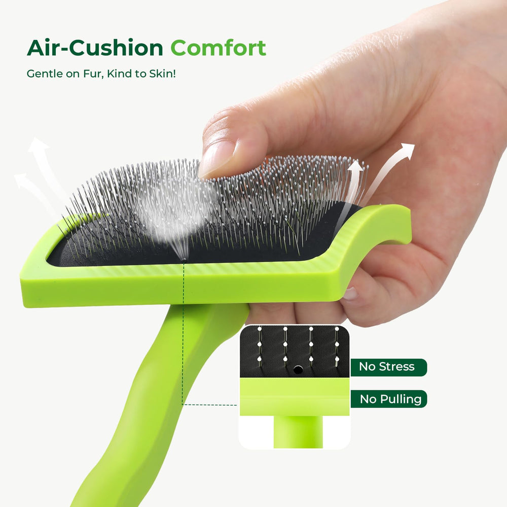 Pecute slicker brush air-cushion close-up highlighting gentle undercoat lift.