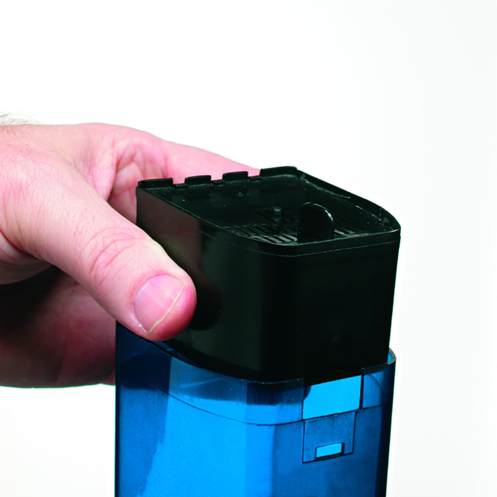Penn-Plax Cascade 600 cartridge close-up activated-carbon detail emphasizes odor reduction and clarity.