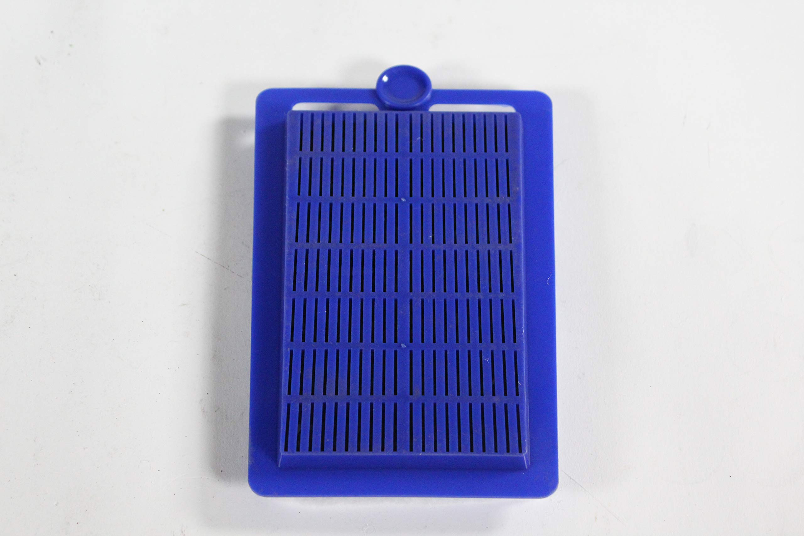 Penn-Plax Cascade hang-on installation demonstrates easy cartridge replacement for quick setup.