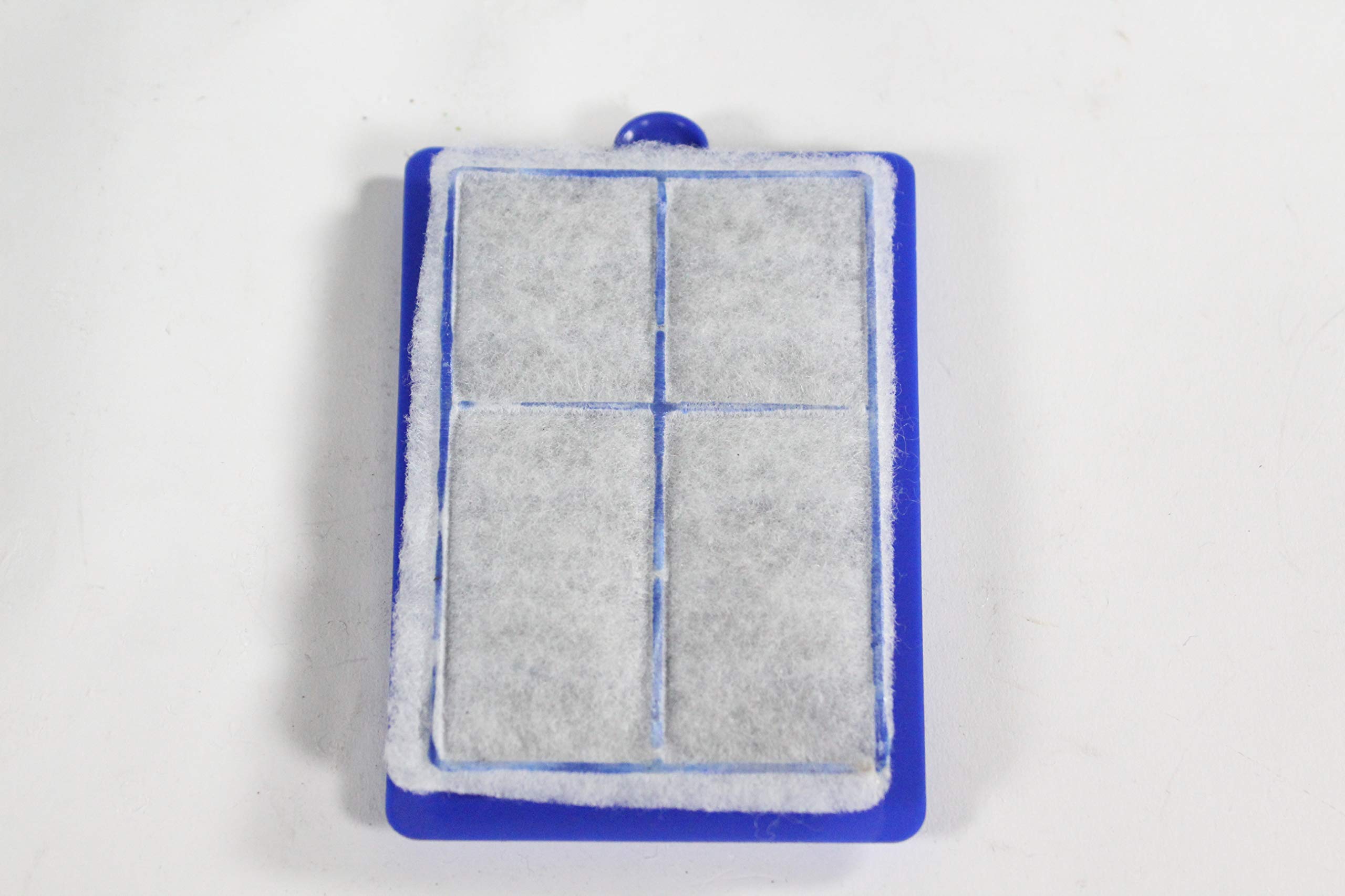 Penn-Plax Cascade poly-fiber floss detail traps debris for pristine tank water.