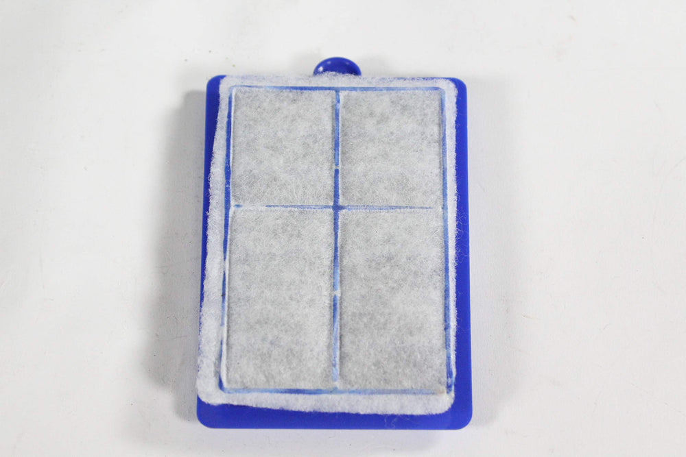 Penn-Plax Cascade poly-fiber floss detail traps debris for pristine tank water.