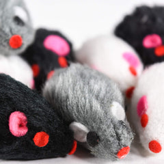 Penn-Plax Play Fur Mice size-2-inch: ideal for batting, chasing, and carrying.