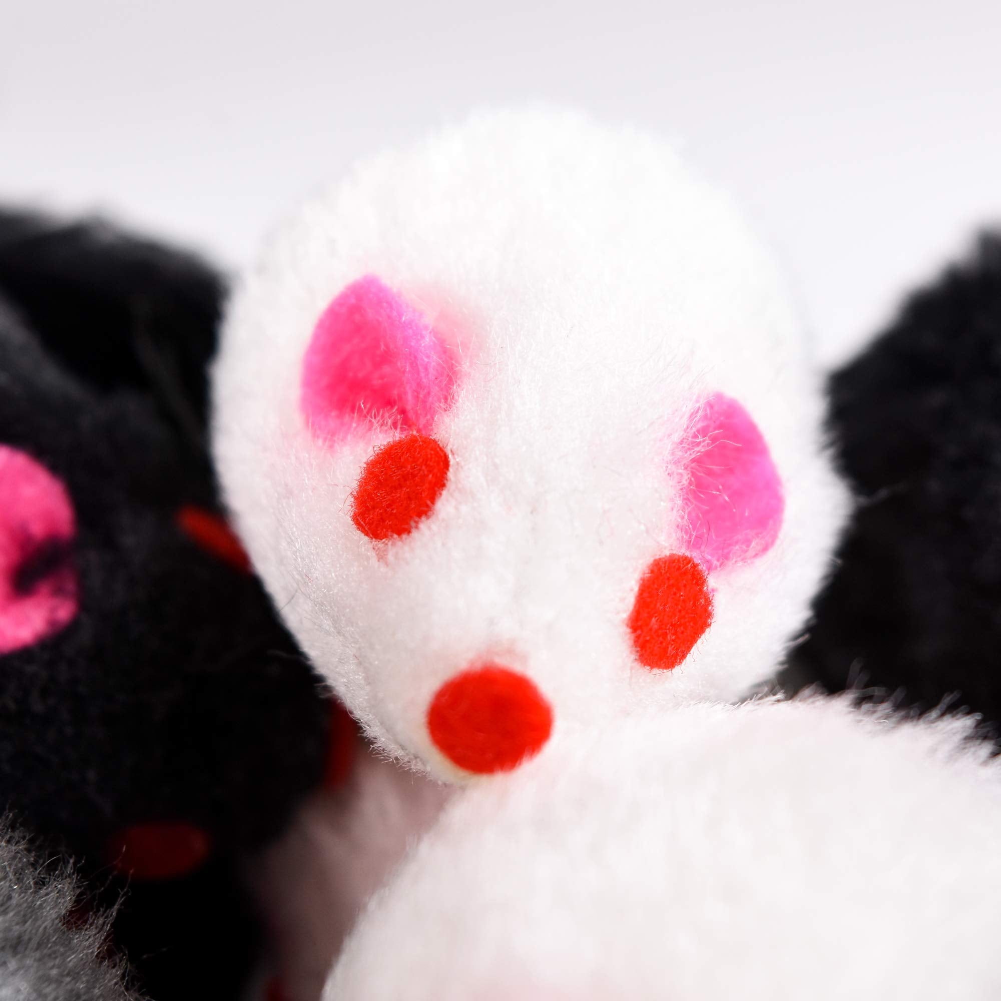 Penn-Plax Play Fur Mice soft-polyester: plush texture enhances tactile play.