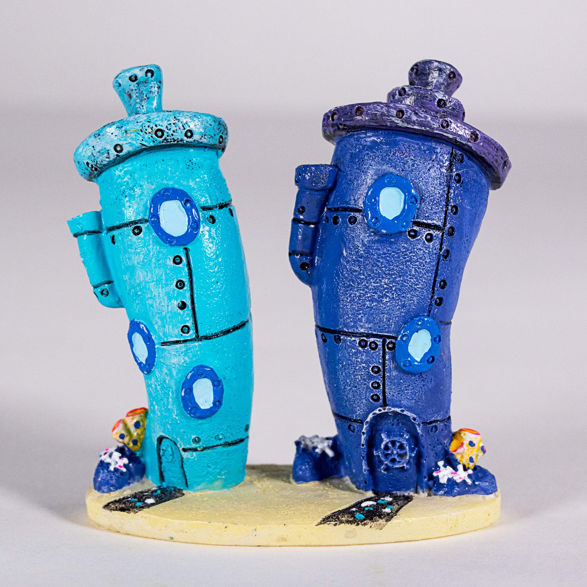 Penn-Plax SpongeBob Bikini Bottom cityscape adds colorful realism to your aquarium.