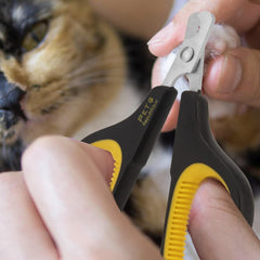 Pet Republique nail clippers blades closeup highlights sharp, durable blades.