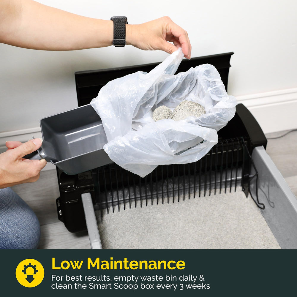 Pet Zone Smart Scoop angled deflector image showing raised height to keep litter contained.