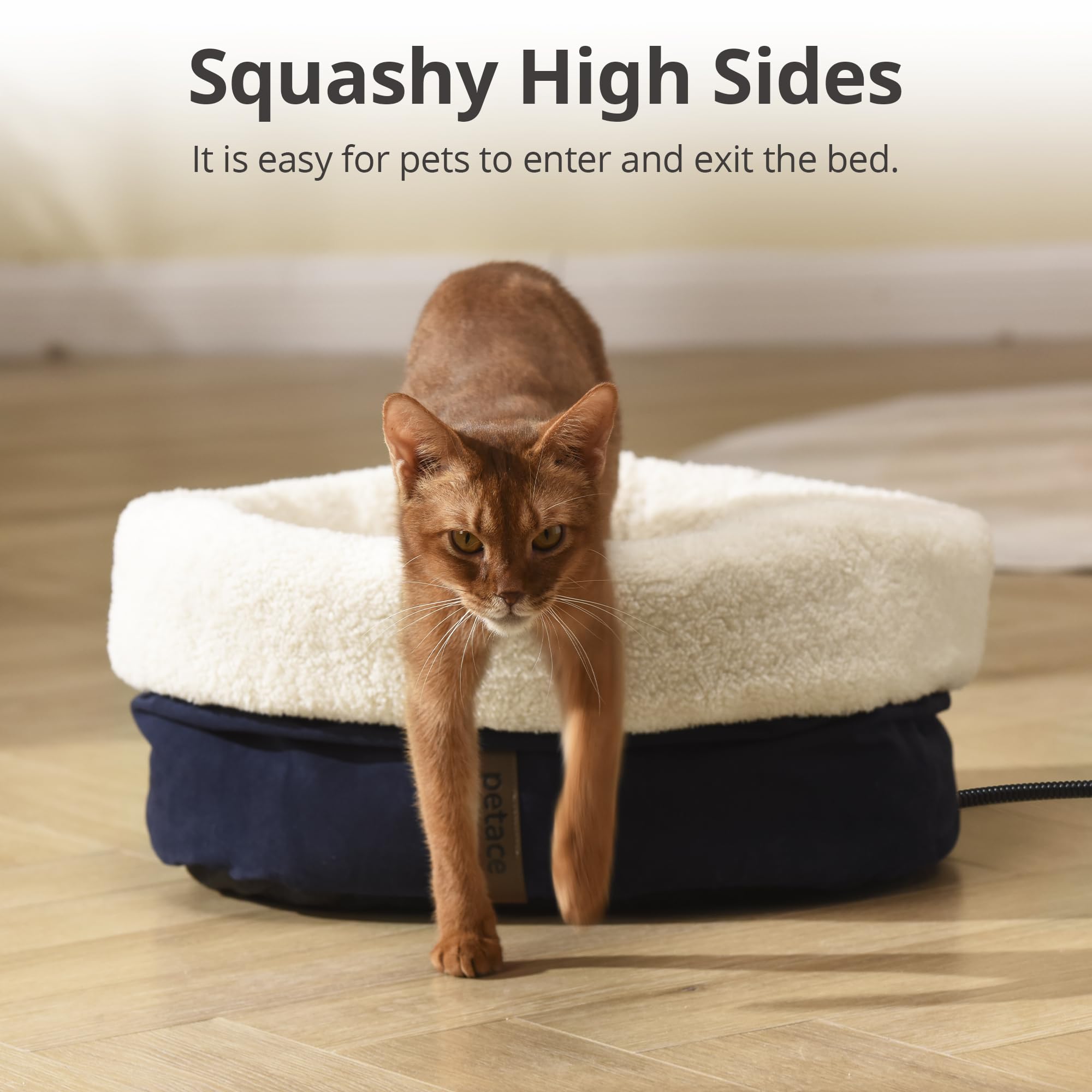 Petace heated cat bed fabric is machine washable for easy hygiene.
