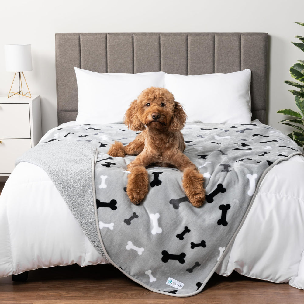 PetAmi ideal indoor protector reducing wet spots on furniture.