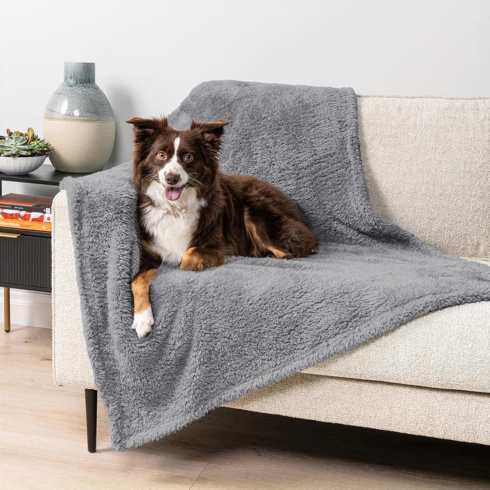 PetAmi machine washable blanket for easy cleanups.