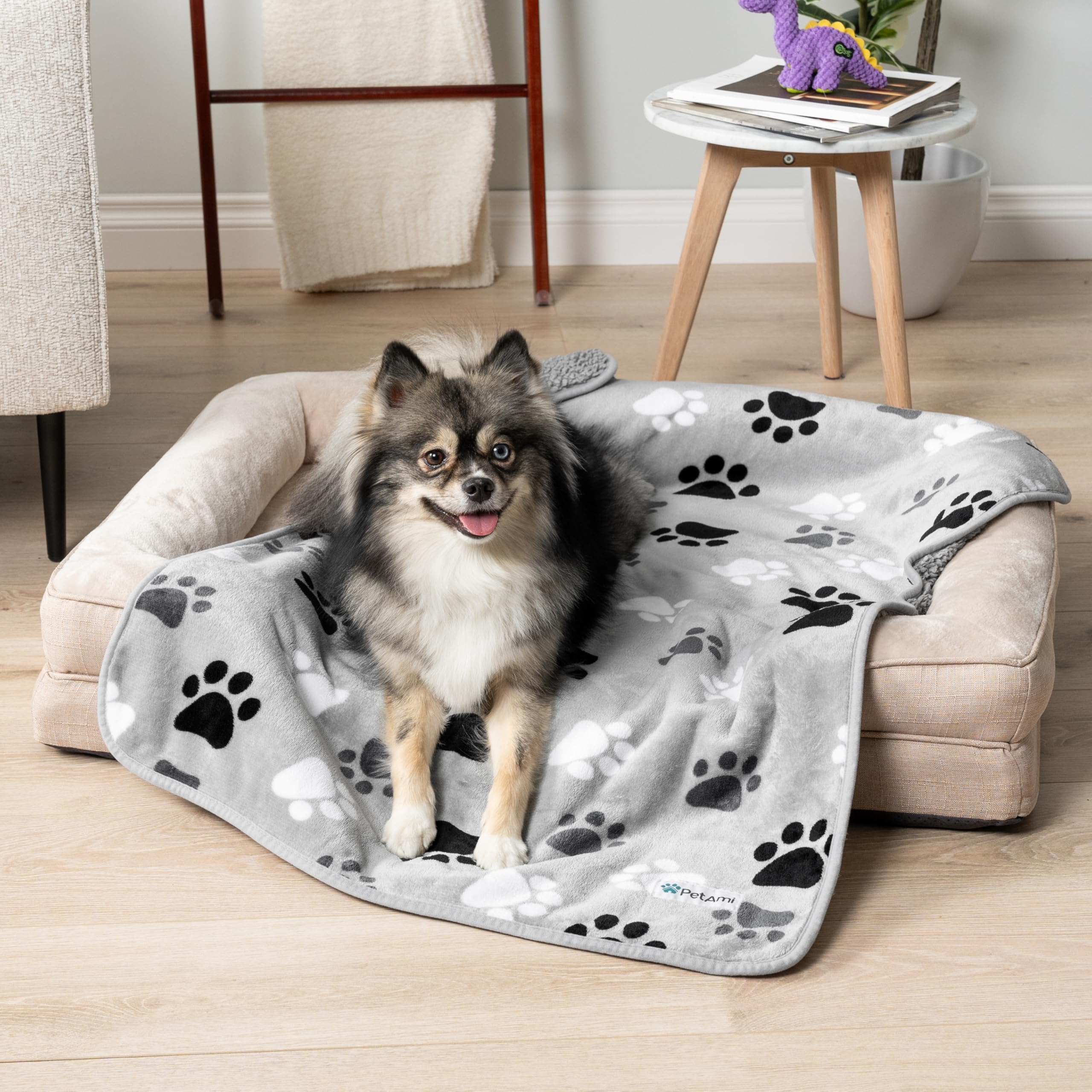 PetAmi reversible blanket with sherpa lining offers cozy warmth for pets.
