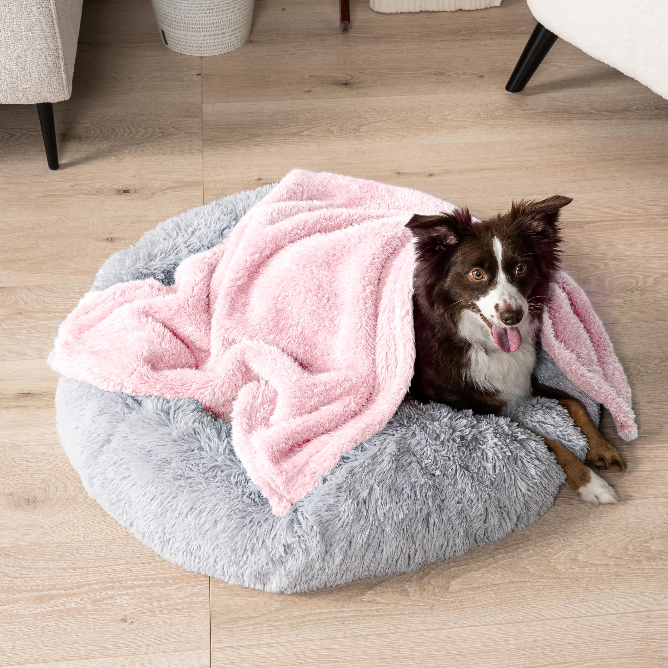 PetAmi sherpa-fleece blanket reverse highlights soft texture for calming rest.